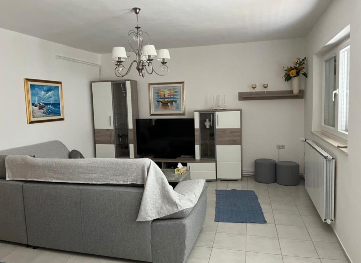 Apartments Lili セニ エクステリア 写真