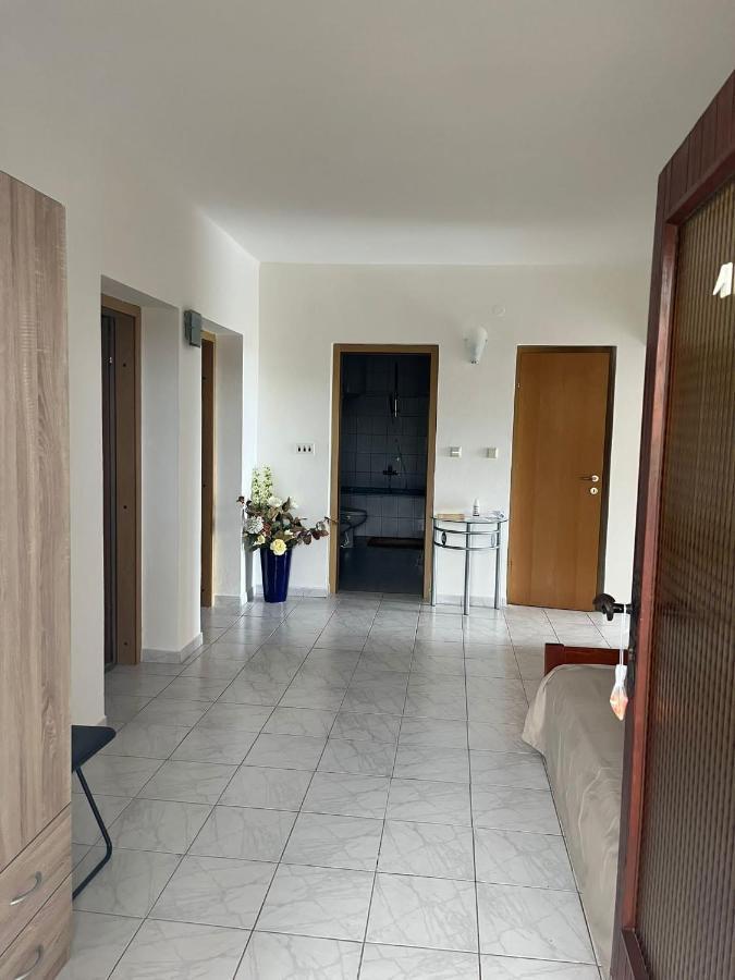 Apartments Lili セニ エクステリア 写真